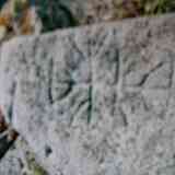 Piedra con símbolo (1)