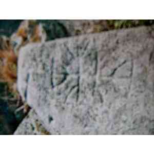 Piedra con símbolo (1)